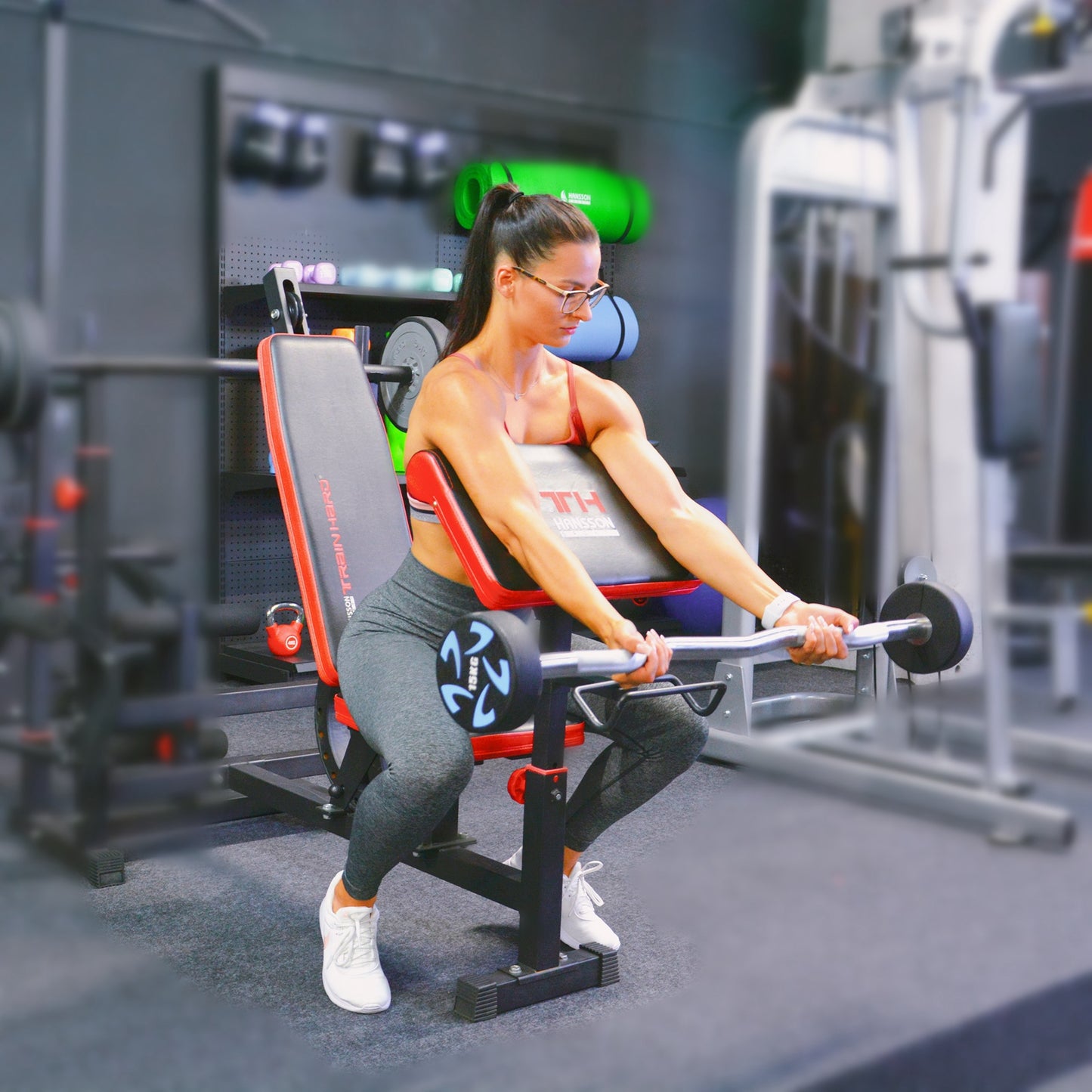 Kraftstation mit Model mit Hantelstange