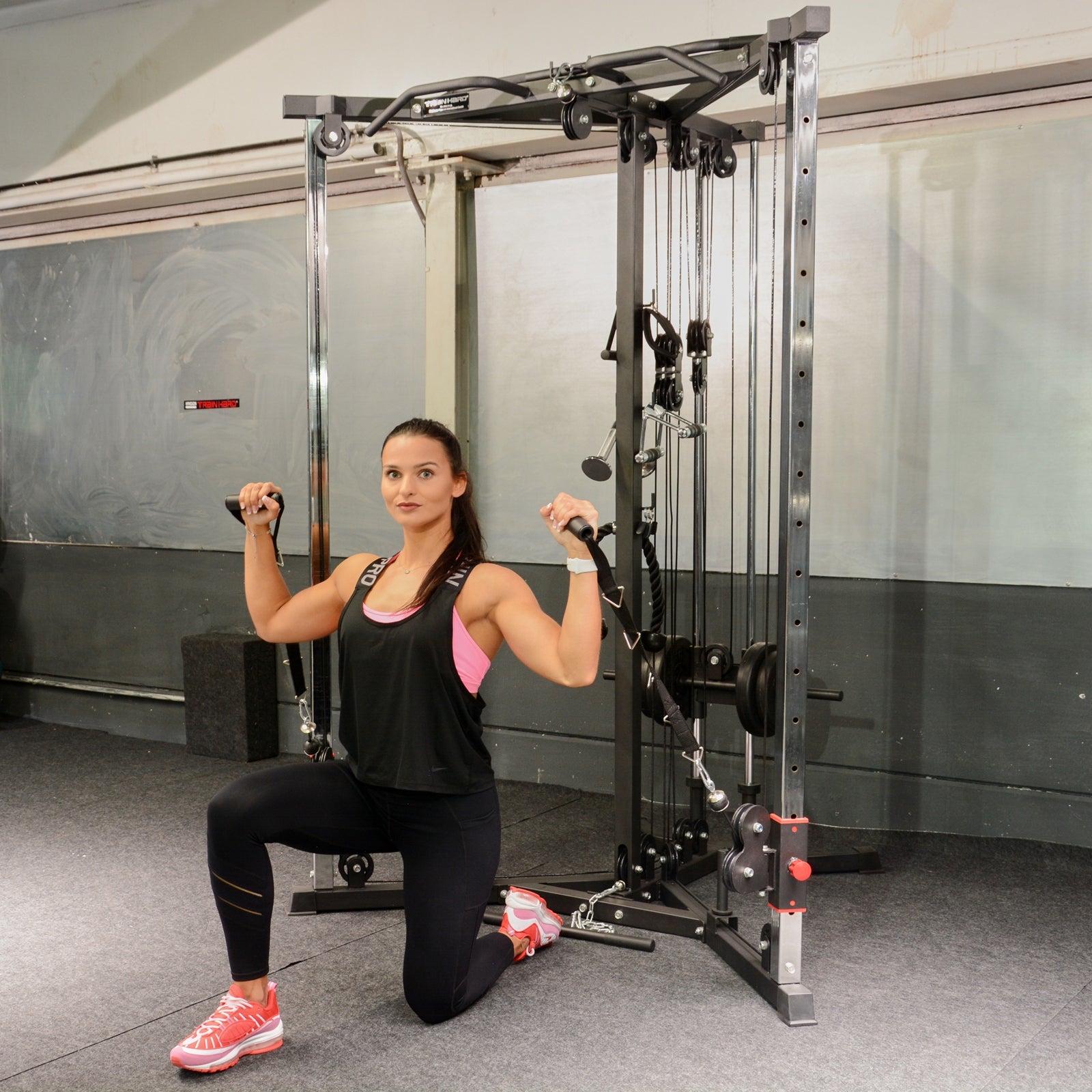 1F09824-mit Model Vorderansicht