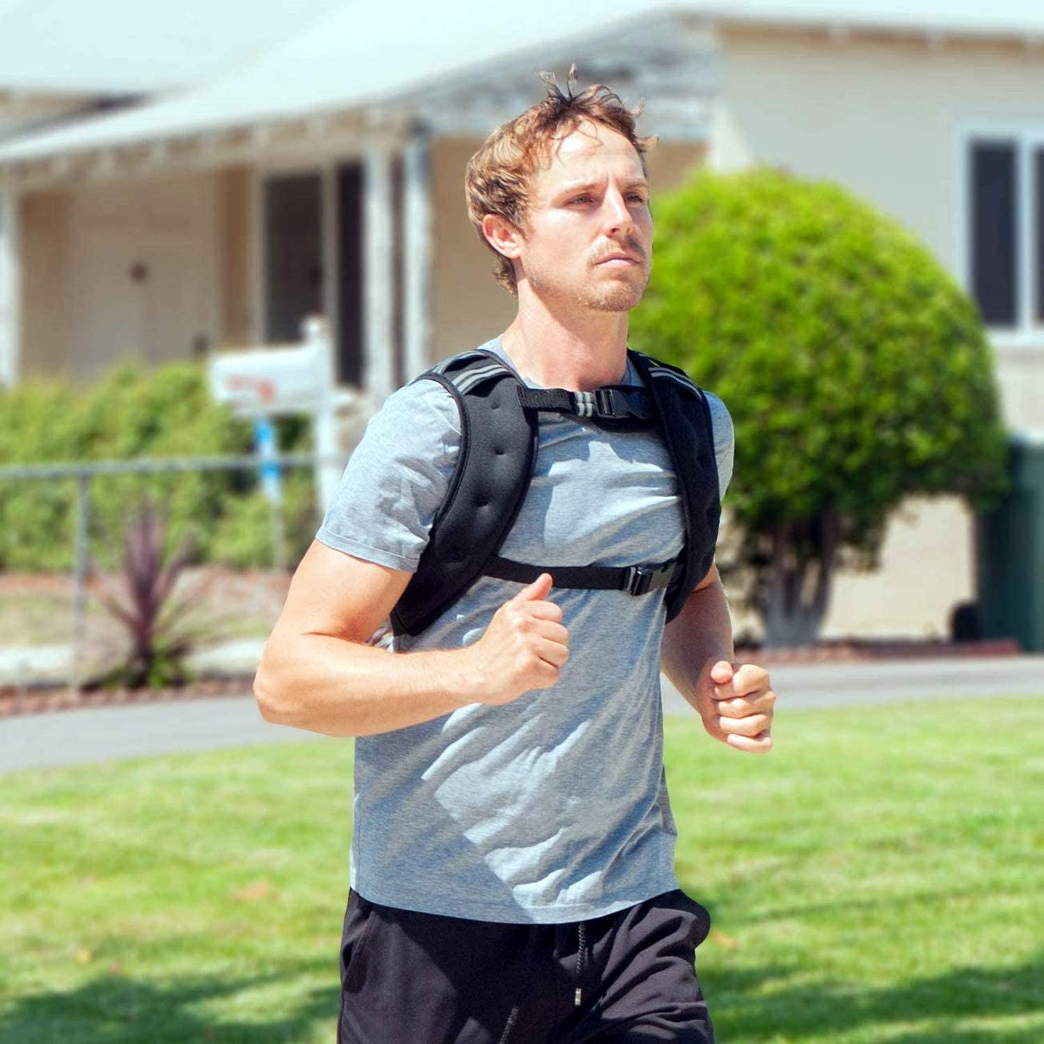 Train Hard® Gewichtswestemit Model männlich